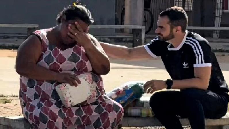Edilene após receber o presente. (Foto: Reprodução/Instagram/Felipe Martins)