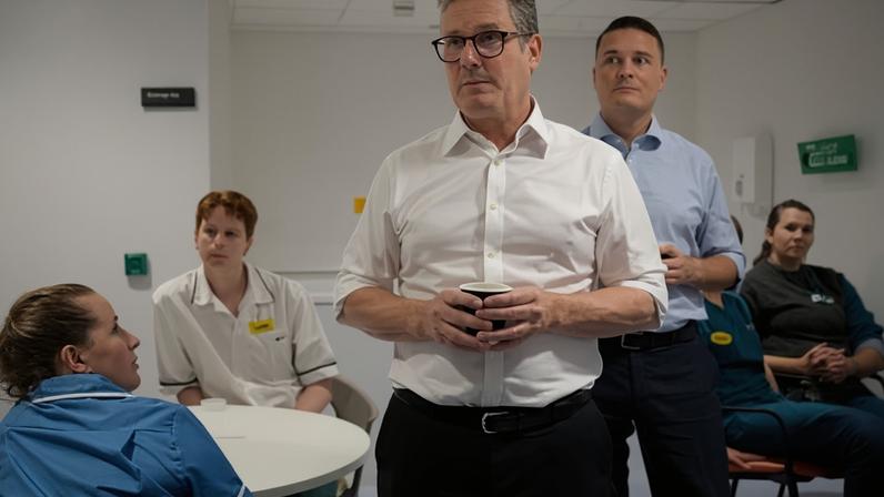 Keir Starmer (centre) and Wes Streeting (standing behind). The PM’s intervention comes a day after the health secretary argued the strikes could overwhelm the NHS.