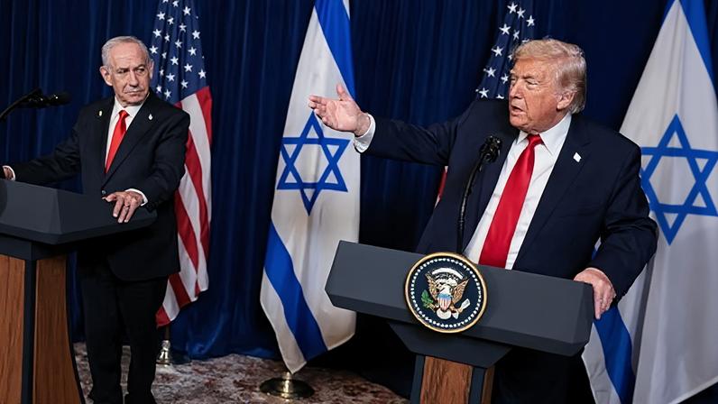 Donald Trump speaks as Benjamin Netanyahu watches on.