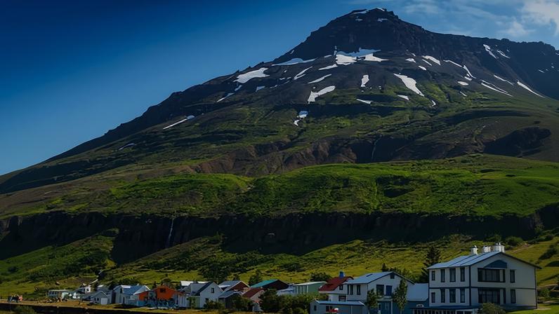 Temperatures of 19.8C were recorded on Christmas Eve at Seyðisfjörður in the east of Iceland.