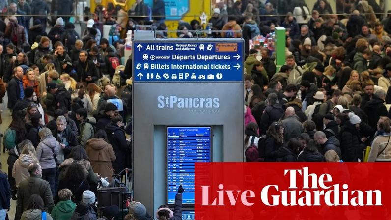 Crowds of passengers at St Pancras today after Eurostar suspended its cross-Channel train services due to power supply problem.