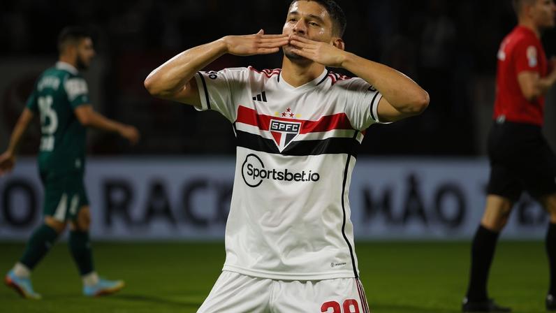 Pablo Maia tem contrato até o final de 2027 (Foto: Rubens Chiri / saopaulofc)