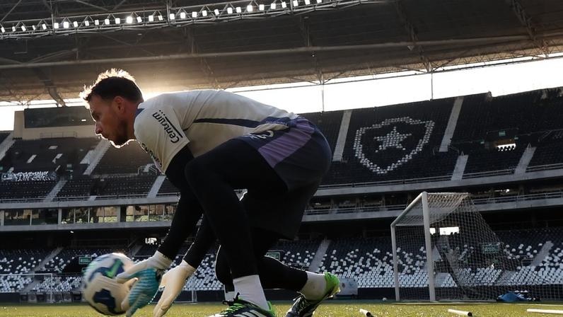 Neto, do Botafogo, durante treino (Foto: Vítor Silva/Botafogo)