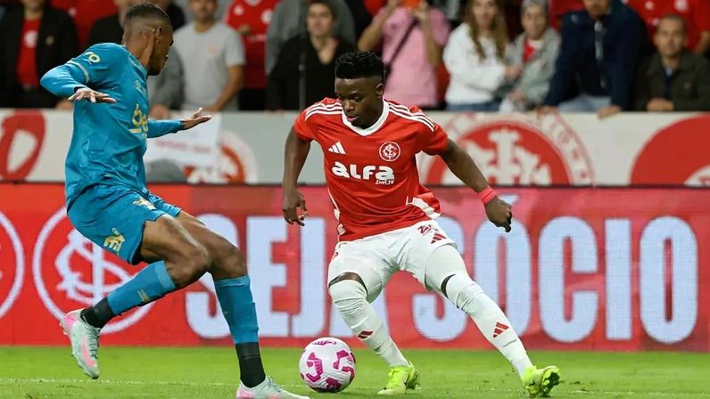 Carbonero em jogo pelo Brasileirão de 2025 (Foto: Ricardo Duarte/SC Internacional)