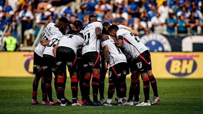 Jogadores do Vitória reunidos antes da partida contra o Cruzeiro (Foto: Victor Ferreira / EC Vitória)