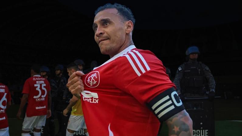 Alan Patrick comemora permanência do Inter na Série A (Foto: Ricardo Duarte/SC Internacional)