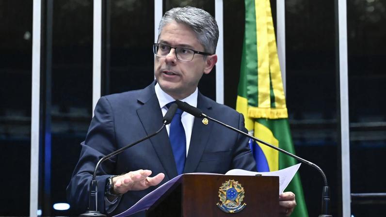À tribuna, em discurso, senador Alessandro Vieira (MDB-SE). (Foto: Waldemir Barreto / Agência Senado)