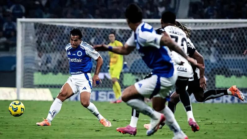 Lucas Romero, volante do Cruzeiro (Foto: Gustavo Aleixo/Cruzeiro)
