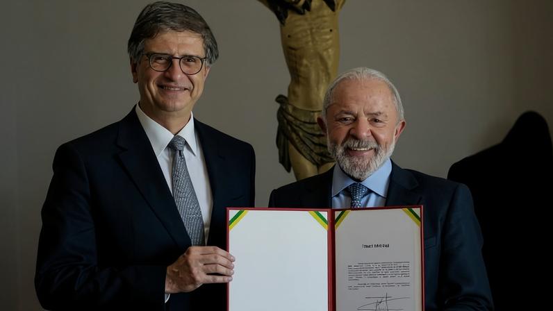 Lula reconduz Paulo Gonet ao comando da PGR