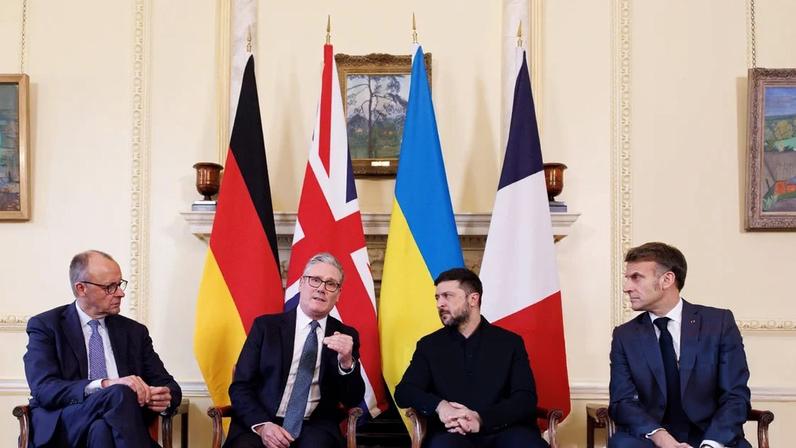 Friedrich Merz, Keir Starmer, Volodymyr Zelenskyy and Emmanuel Macron sitting on chairs