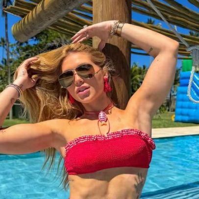 Virginia Fonseca é vista na Bahia com biquíni vermelho e tanquinho