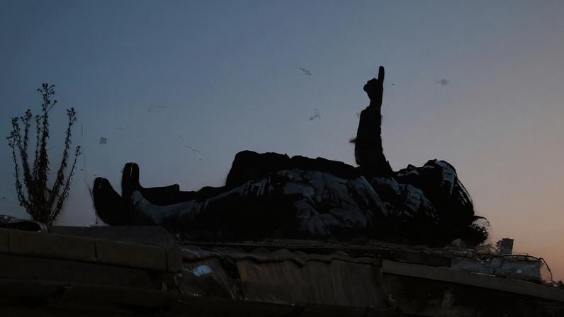 Obra de Banksy Christmas Kids mostra crianças olhando para as estrelas