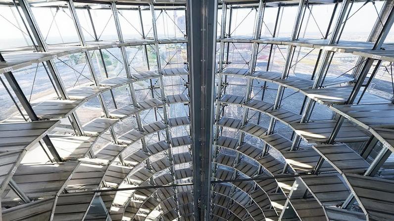 Europa tenta ganhar tempo para indústria auto sob risco de ficar presa ao presente | Parque de automóveis da Volkswagen em Wolfsburg: setor busca ganhar tempo no mercado global que evolui para a eletrificação