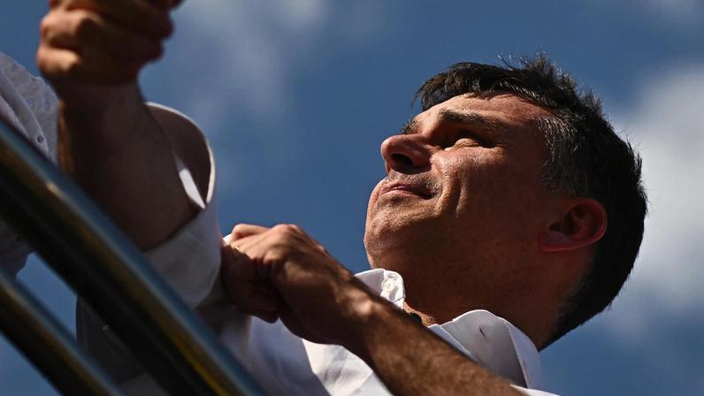 Flávio Bolsonaro aparece pela primeira vez à frente de Lula em pesquisa Gerp. (Foto: André Borges / (EPA) EFE)