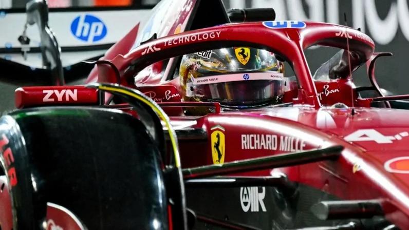 Lewis Hamilton foi eliminado no Q1 do GP de Abu Dhabi (Foto: Andrej ISAKOVIC / AFP)