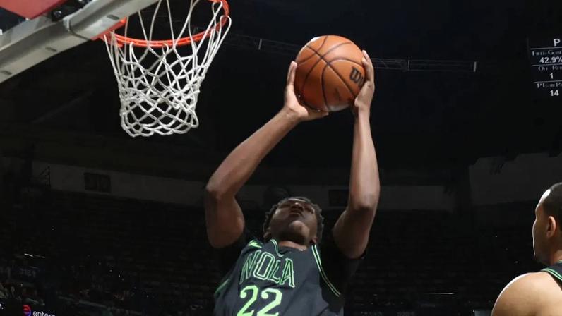 Derik Queen no San Antonio Spurs x New Orleans Pelicans (Foto: Layne Murdoch Jr. / NBAE / Getty Images / Getty Images via AFP)