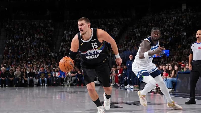 Nikola Jokic na partida de Denver Nuggets x Minnesota TImberwolves na rodada de Natal 2025 (Foto: Bart Young / NBAE / Getty Images / Getty Images via AFP)