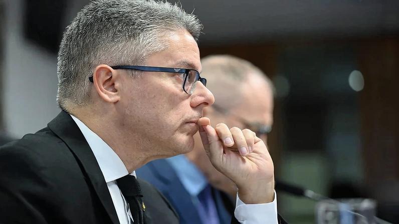 Alessandro Vieira vota pela rejeição do PL da Dosimetria