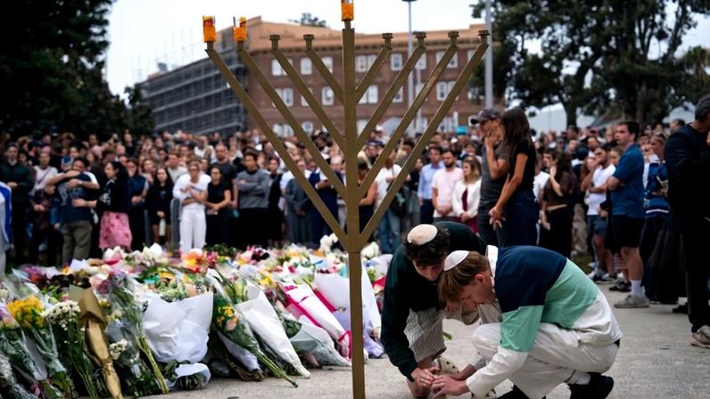 Tiroteio em Bondi leva Austrália a prometer reforma de armas contra antisemitismo