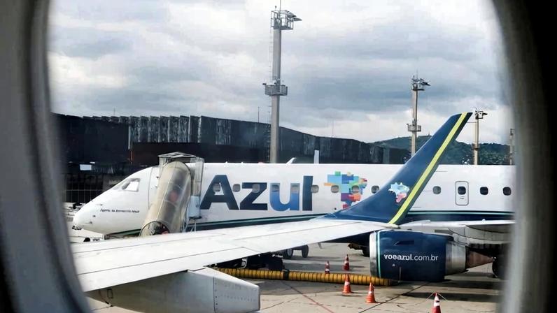 Aeronave da Azul no aeroporto de Guarulhos, em São Paulo, em novembro de 2024. Foto: Amanda Perobelli/Reuters