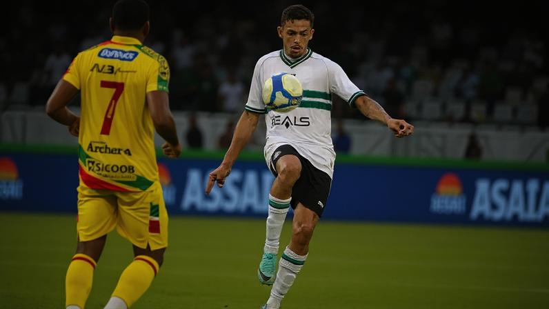 Bernardo em Coritiba x Brusque, pela Série B 2024. Foto: Geraldo Bubniak/AGB/Gazeta Press