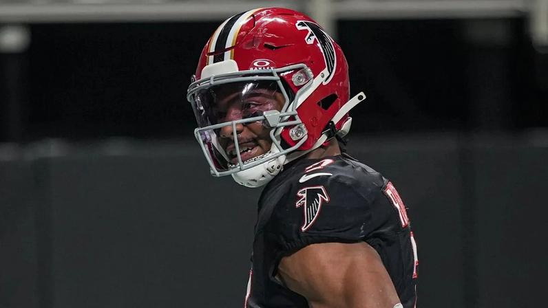 Bijan Robinson domina e Falcons vencem Rams