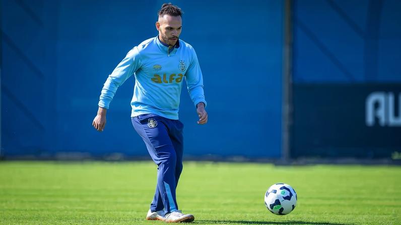 Braithwaite volta a ficar à disposição contra o Ceará. (Foto: Lucas Uebel/Grêmio FBPA)