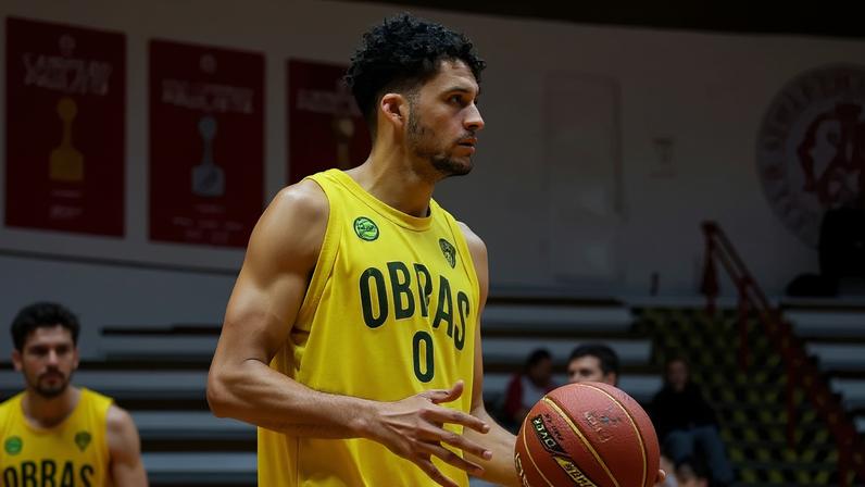 Brasileiro Caique Feitosa no Obras Sanitarias (Foto: Juninho Rossetti/NBB)
