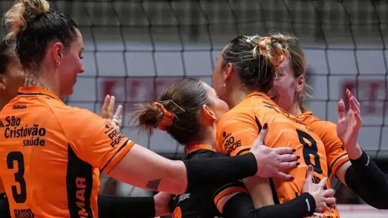 Osasco atropela Sesi Bauru, quebra jejum de quatro derrotas e entra no G4 da Superliga Feminina de Vôlei (Foto: Carolina Oliveira / Osasco)