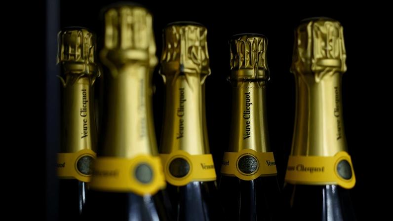 Garrafas de champagne Veuve Cliquot. Foto: Charlotte Siemon/AFP
