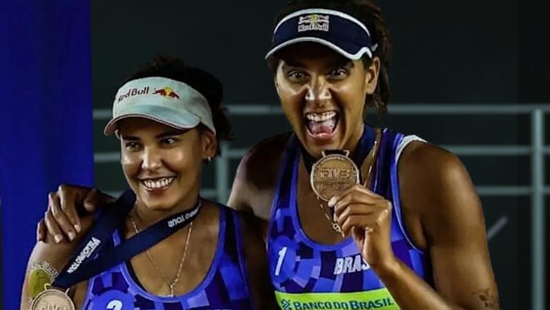 Duda e Ana Patrícia no Elite 16 de vôlei de praia em João Pessoa (Foto: Volleyball World)