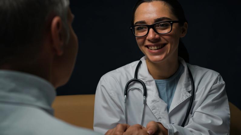 É importante revisar exames, ajustar medicações e reforçar hábitos saudáveis para aproveitar as festas com tranquilidade - Foto: Freepik