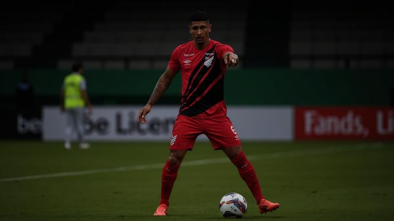 Fernando em Coritiba x Athletico, pelo Paranaense 2025. Foto: Robson Mafra/Agif/Gazeta Press