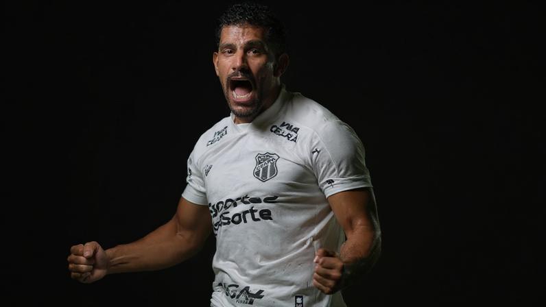 Fernando Sobral em Ceará x Sport, pela Copa do Nordeste 2025. Foto: Marlon Costa/Agif/Gazeta Press