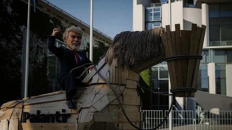 Aempresa dá suporte à política de deportações em massa de Trump – Imagem: Von Chris Grodotzki/CampAct!
