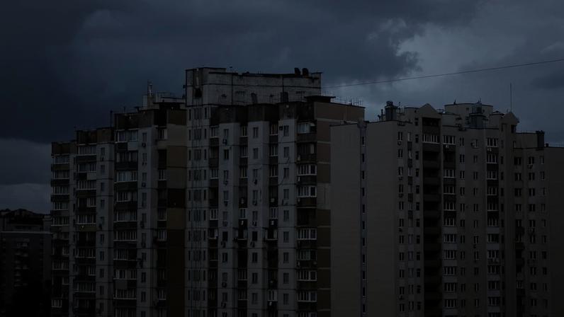 Smoke rises in the city after Russian drone and missile strikes, amid Russia's attack on Ukraine, in Kyiv, Ukraine December 27, 2025. REUTERS/Vladyslav Sodel