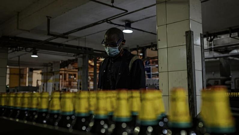 Diageo vende participação majoritária em cervejaria na África Oriental por US$ 2,3 bi | Companhia vem se desfazendo de ativos na África nos últimos anos em linha com estratégia de reduzir operações consideradas não essenciais