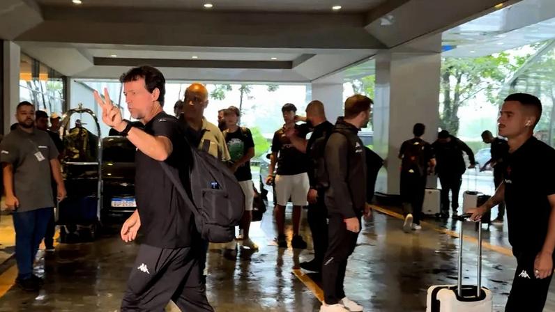 Fernando Diniz e Coutinho chegam em São Paulo. (Foto: Divulgação/Lance!/Lucas Cremonese)