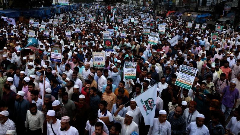 Supporters of Bangladesh Jamaat-e-Islami take part in a protest rally with five-point demand including free and fair election within February of 2026, in front of the Baitul Mukarram National Mosque in Dhaka, Bangladesh, September 18, 2025. REUTERS/Mohammad Ponir Hossain