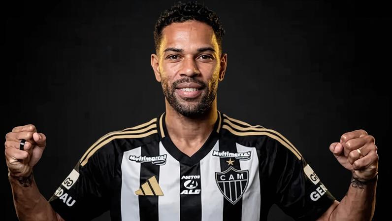 Renan Lodi foi anunciado neste sábado (27)