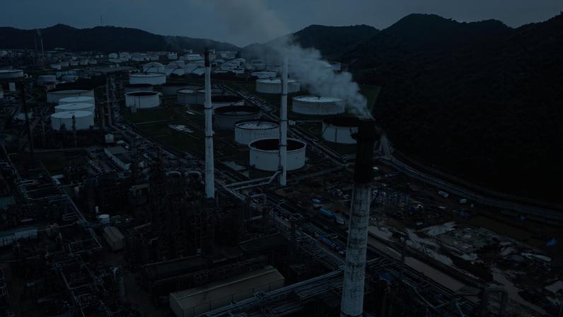 Caption: “At room temperature, the solution can absorb more CO2, and with mild heating it can release the CO2. There is an instant pH change when we heat up the solution a little bit,” Youhong (Nancy) Guo says.