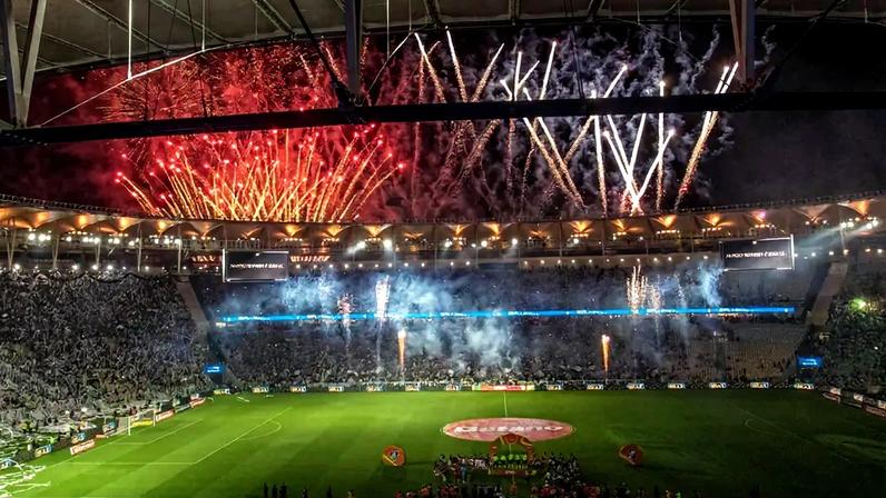 Festa das torcidas de Fluminense e Vasco no Maracanã (Foto: Maga Jr/Agência F8/Gazeta Press)