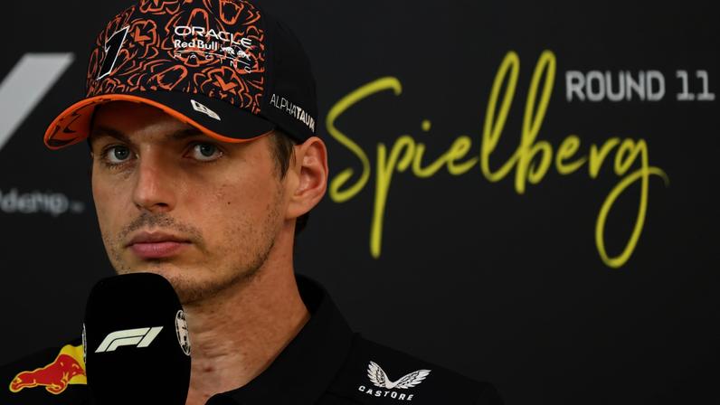 Max Verstappen em coletiva de imprensa em Spielberg, Áustria (foto: Andrej ISAKOVIC / AFP)