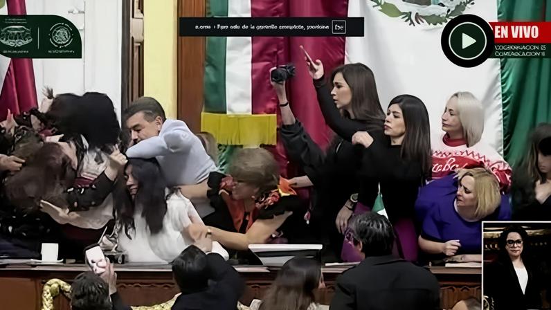 Deputadas brigam com socos e puxões de cabelo no Congresso da Cidade do México. Foto: Reprodução