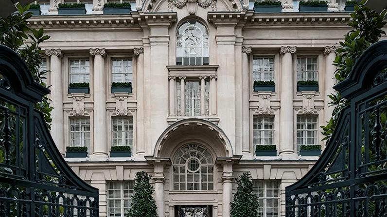 A família, liderada pelo magnata Henry Cheng, nomeou consultores para colocar à venda o Rosewood Hotel em Londres