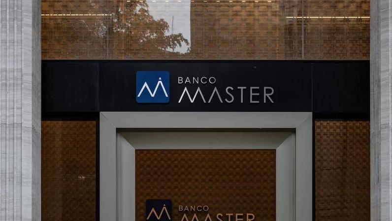 Liquidação ocorreu após meses de investigações das operações do Master e de seu dono, Daniel Vorcaro, que tem ligações políticas. (Foto: Victor Moriyama/Bloomberg)