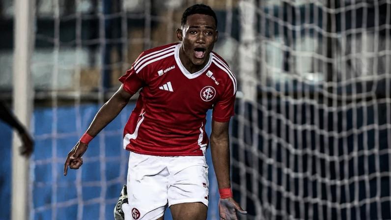 Raykkonen comemora gol no time sub-17 (Foto: Rafaela Frison/SC Internacional)