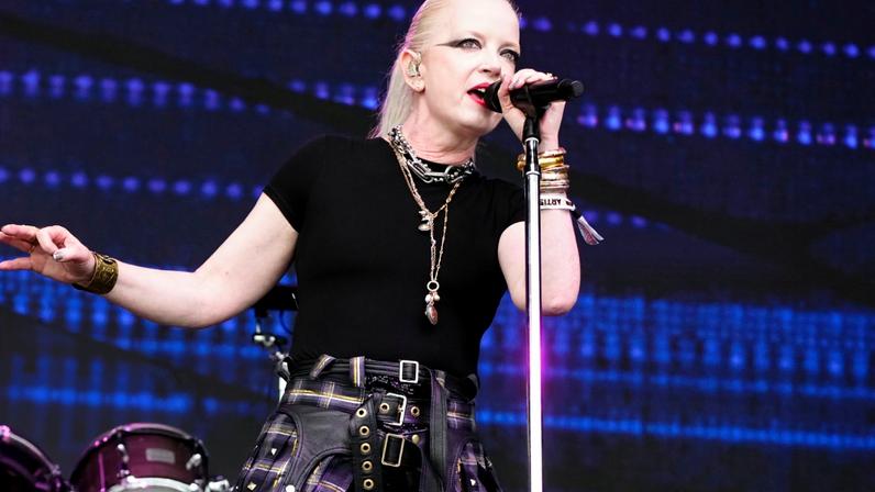 Shirley Manson performing with Garbage at 2025 Ohana Music Festival.