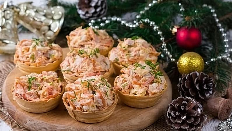 Tartalete com salada cremosa de frango (Imagem: Ahanov Michael | Shutterstock)