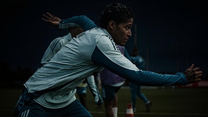 Tevis durante treino pelo Cruzeiro